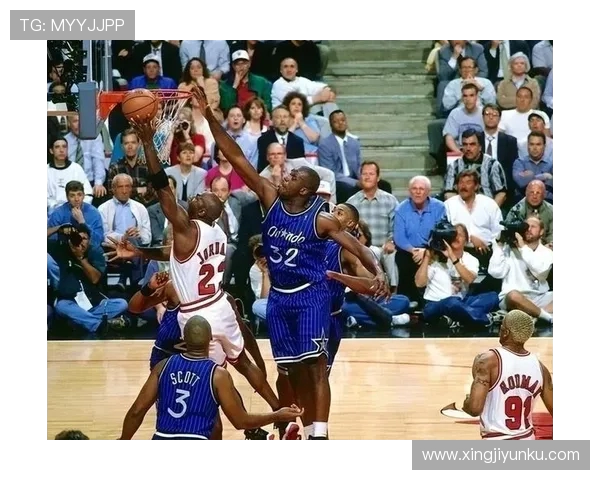 13 岁 2 米 03 天才摧毁篮筐!乔丹复出赛季遭横扫,总决赛 28+12 难敌新星(2)