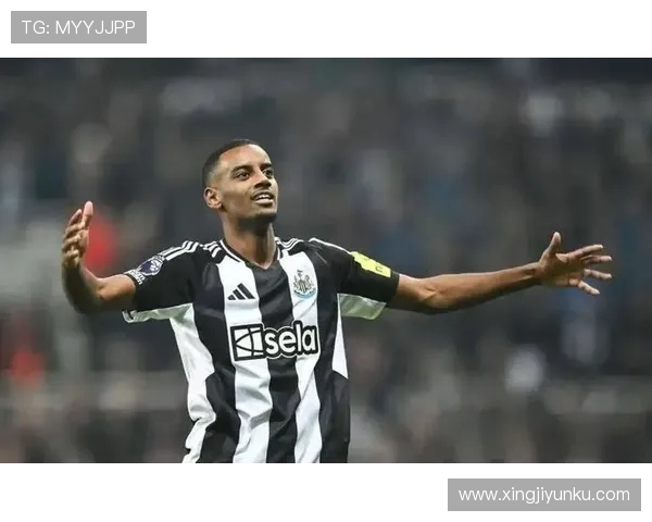 中超保级队天价年薪锁定欧冠神锋!28 岁 1 米 91 锋霸空降(2)